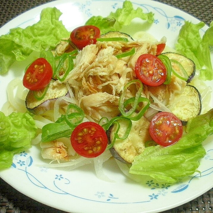 なすと蒸し鶏のレンジサラダうどん♪